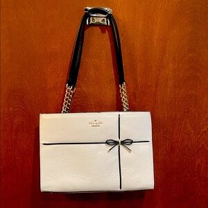 Kate Spade NWOT Bow Bag.9”x12”